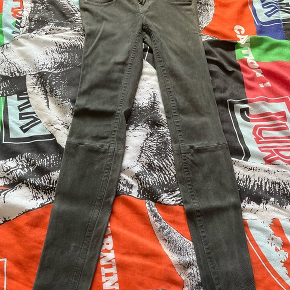 2 Pears - True Religion Woman’s Jeans - Picture 5 of 5